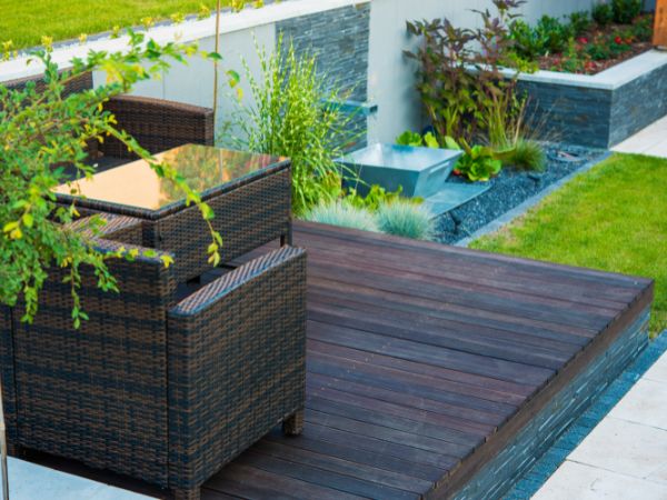 Inspirujące siedziska ogrodowe: Przewodnik po najlepszych projektach mebli na zewnątrz